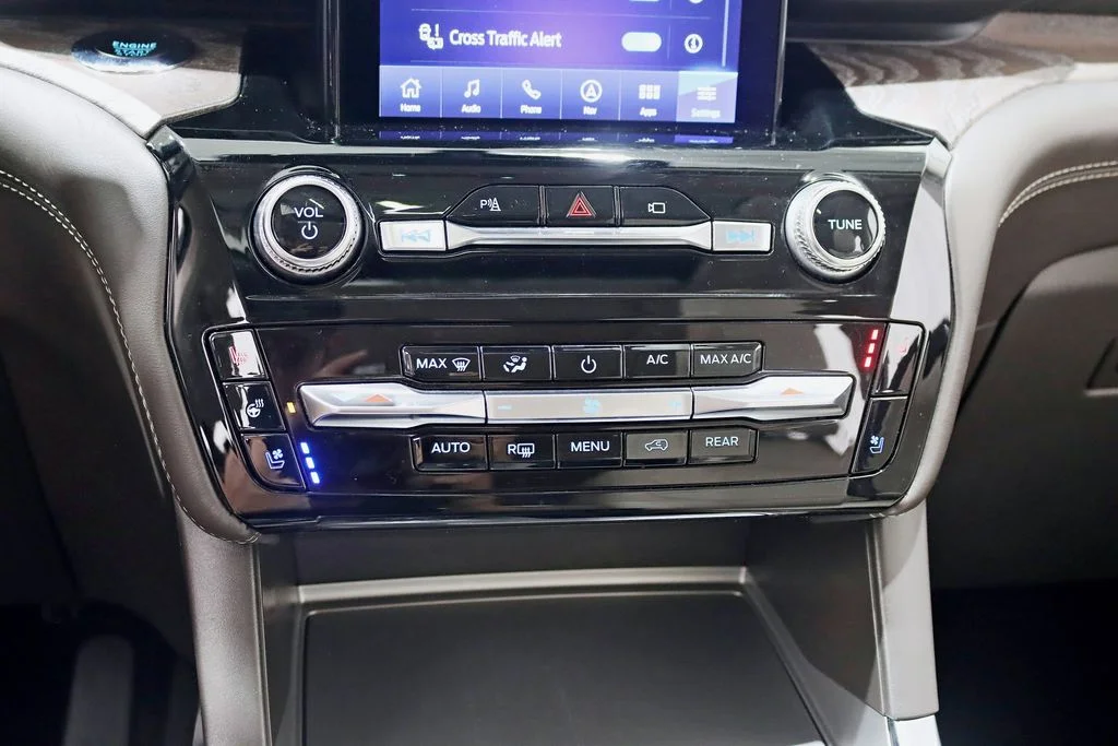 Used 2022 White Ford Platinum image 23
