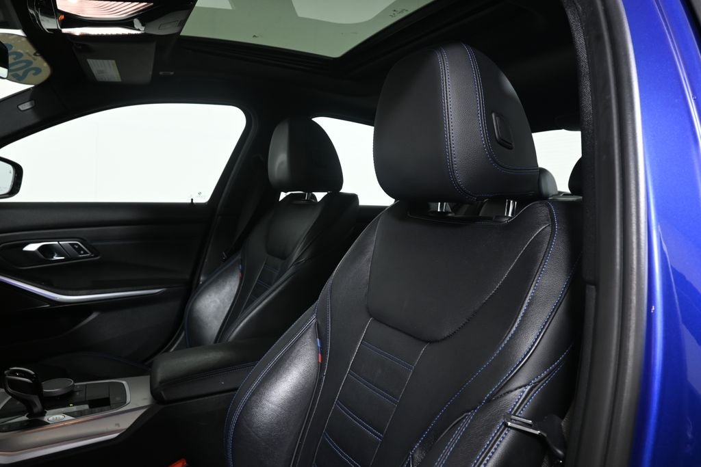 Used 2022 Blue Metallic BMW M340i xDrive image 16