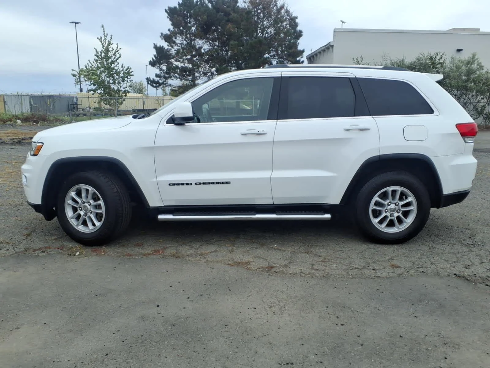 Used 2018 Bright White Clearcoat Jeep Laredo E image 8