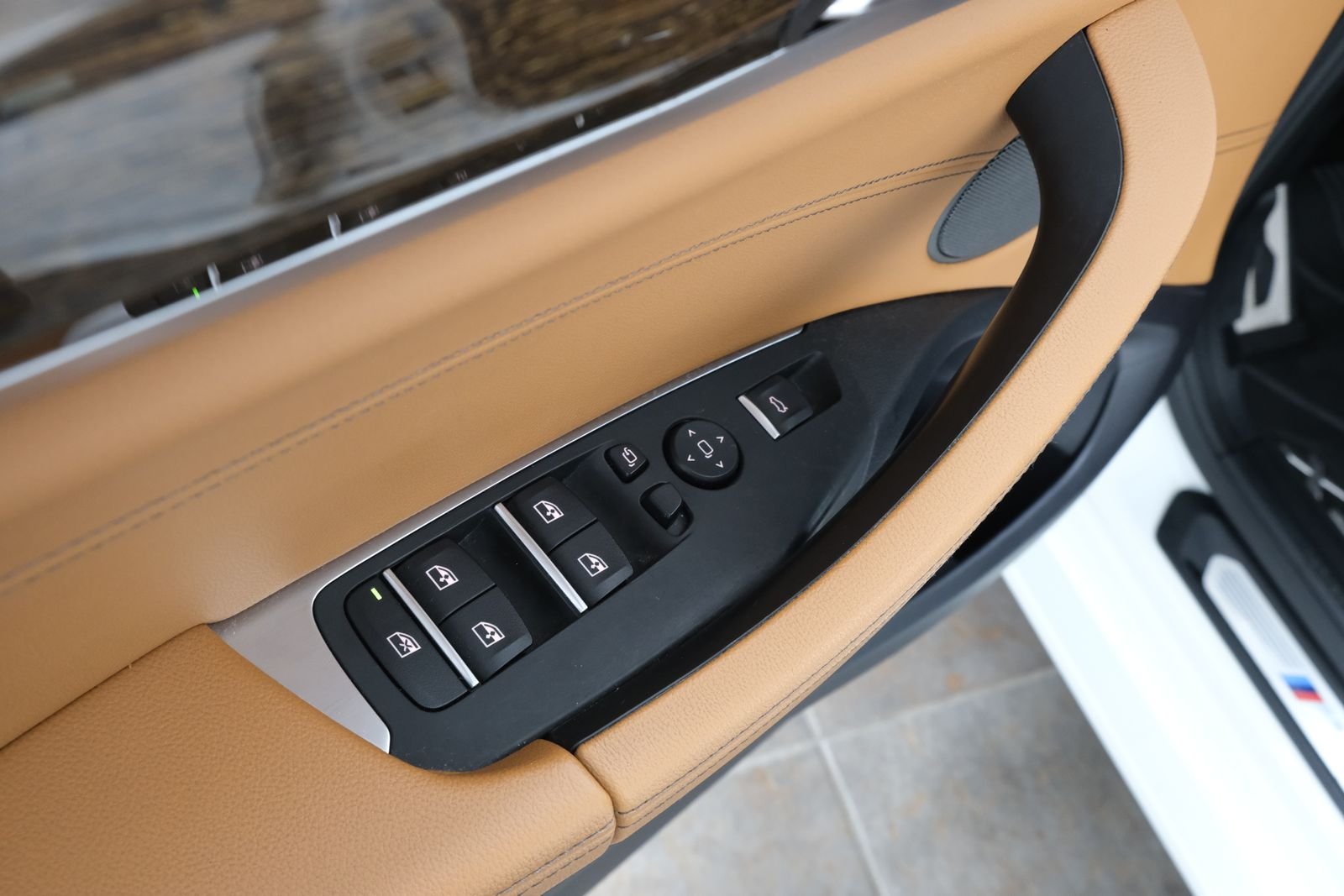 Used 2019 Alpine White BMW M40i image 28