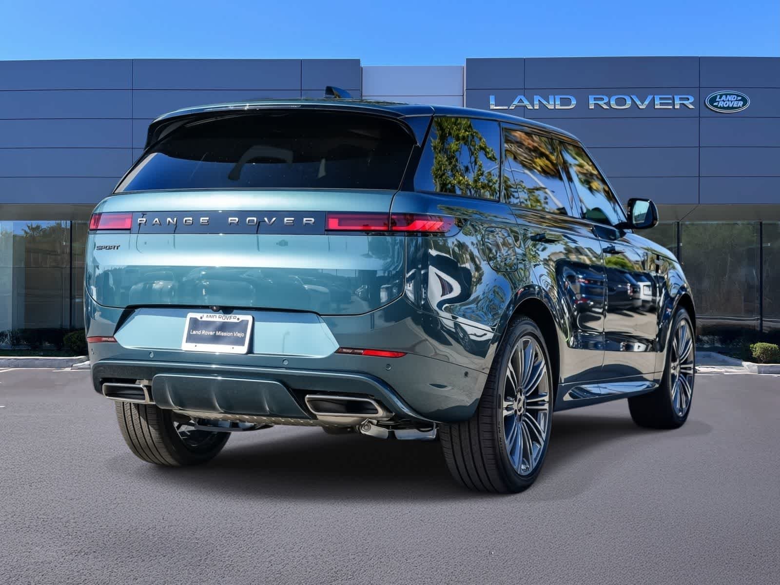 New 2026 Giola Green Land Rover Dynamic SE image 4