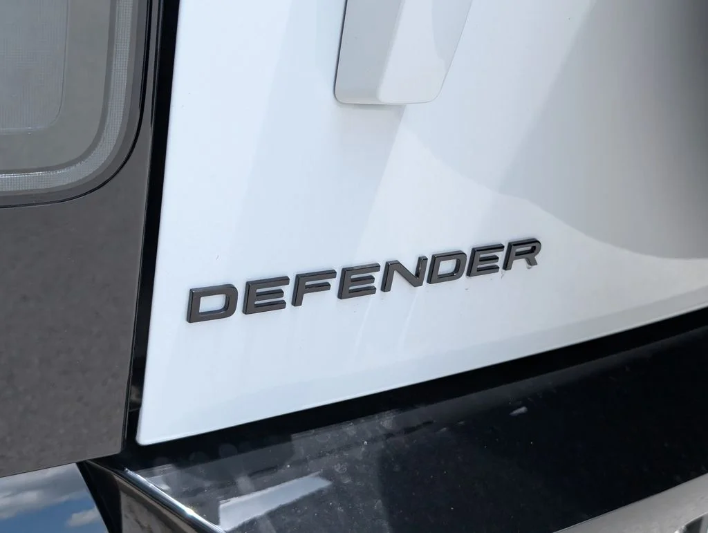 New 2026 Fuji White Land Rover X-Dynamic SE image 32