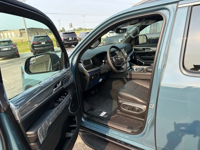 New 2026 Steel Blue Exterior Paint Jeep Grand Wagoneer image 10