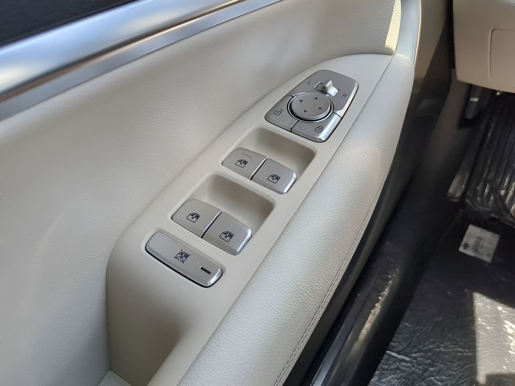 2026 GENESIS G70 Standard - Photo 21