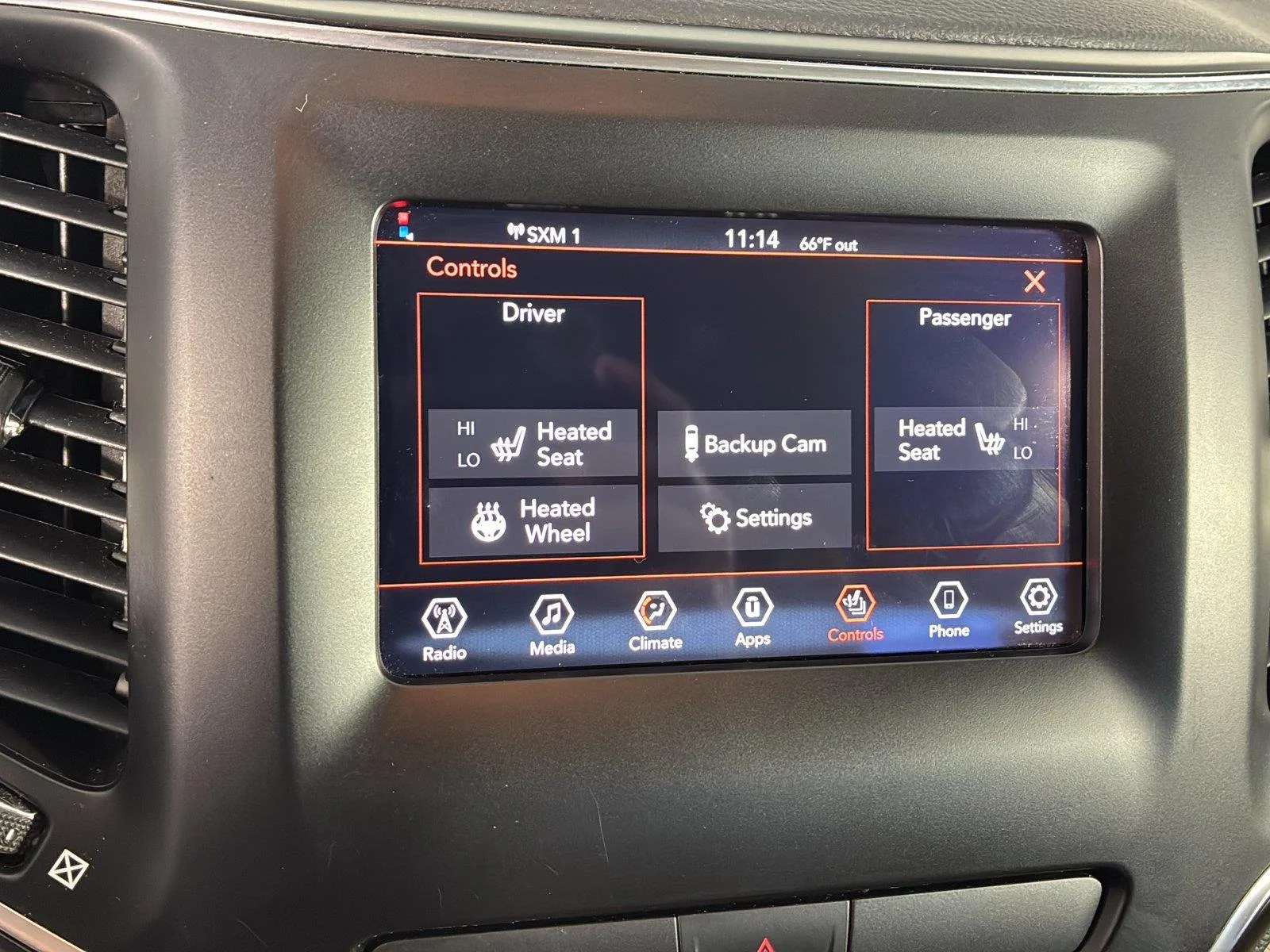 Used 2019 Bright White Clearcoat Jeep Latitude image 26