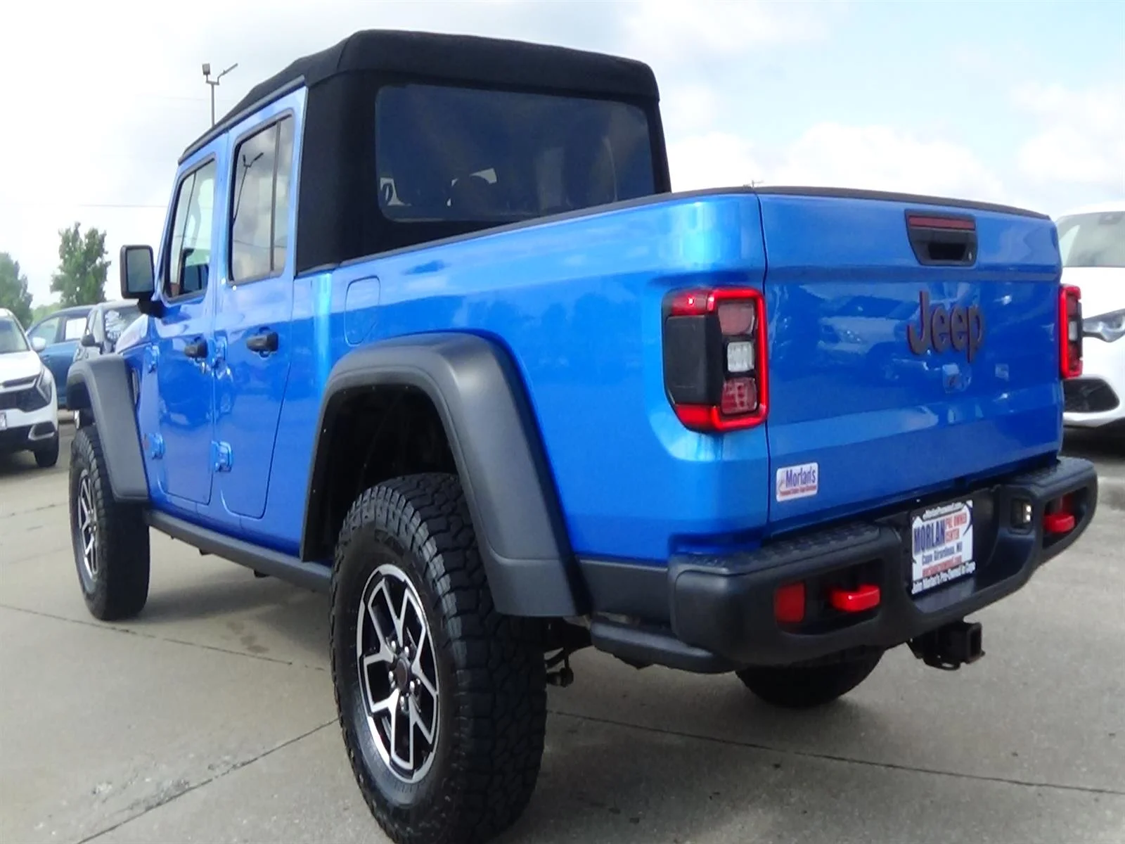 Used 2024 Hydro Blue Pearl Coat (pbj) Jeep Rubicon image 8