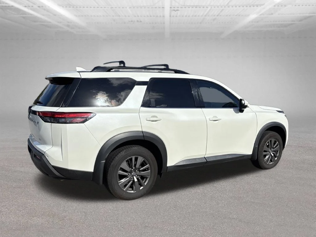 Used 2022 White Nissan SV image 3