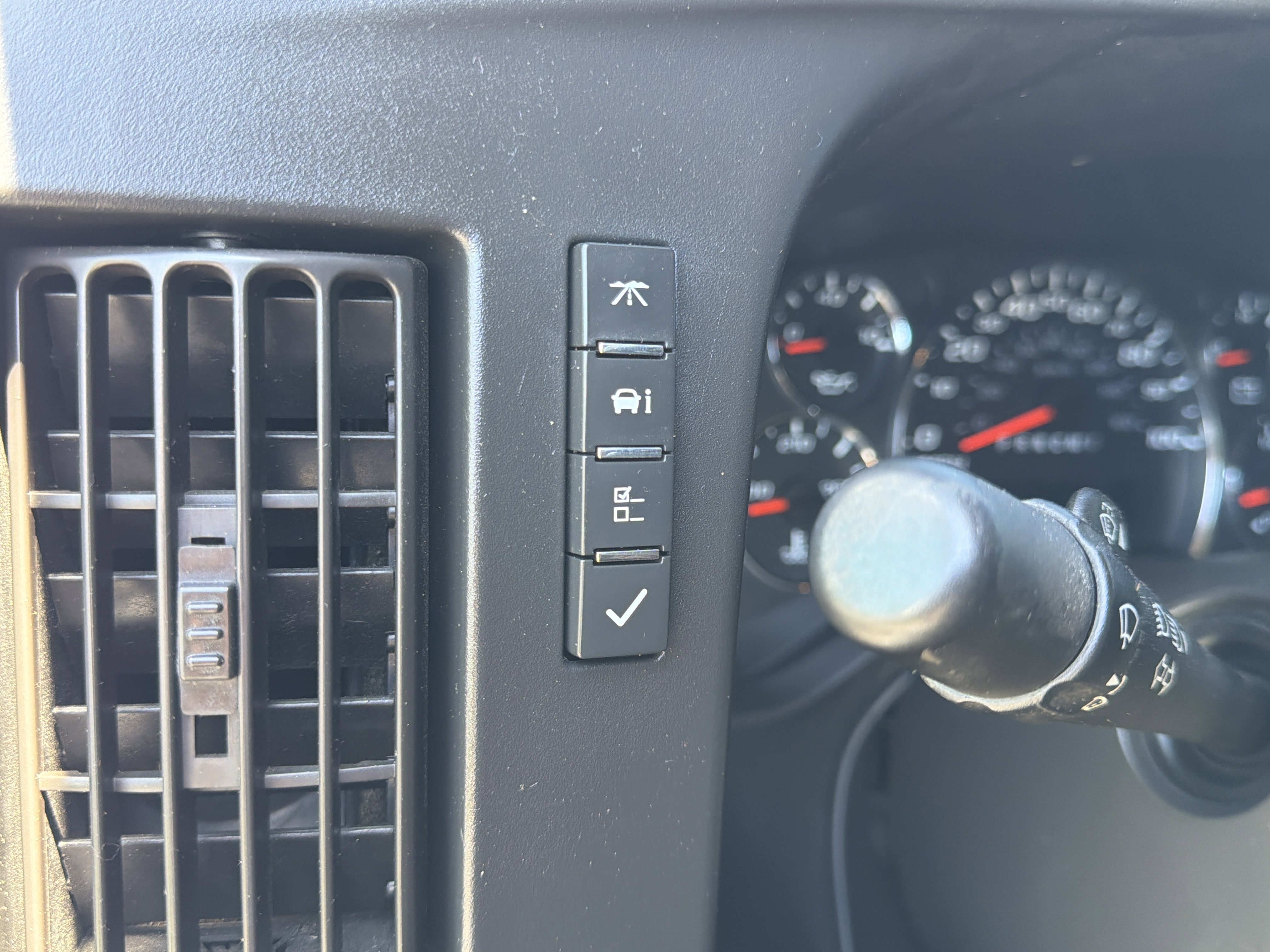 Used 2018 Summit White Chevrolet  image 15