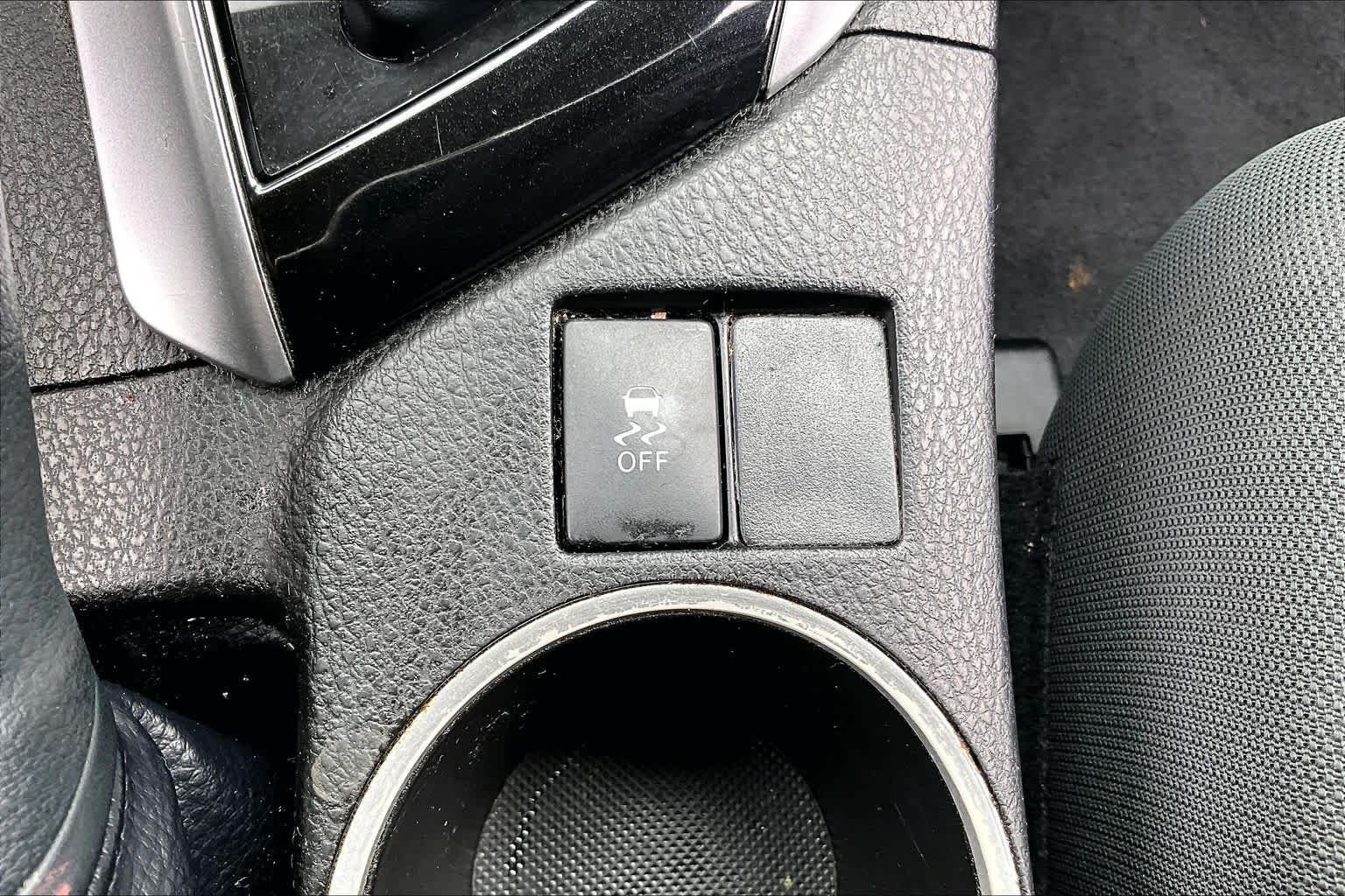 Used 2018 Super White Toyota LE image 34