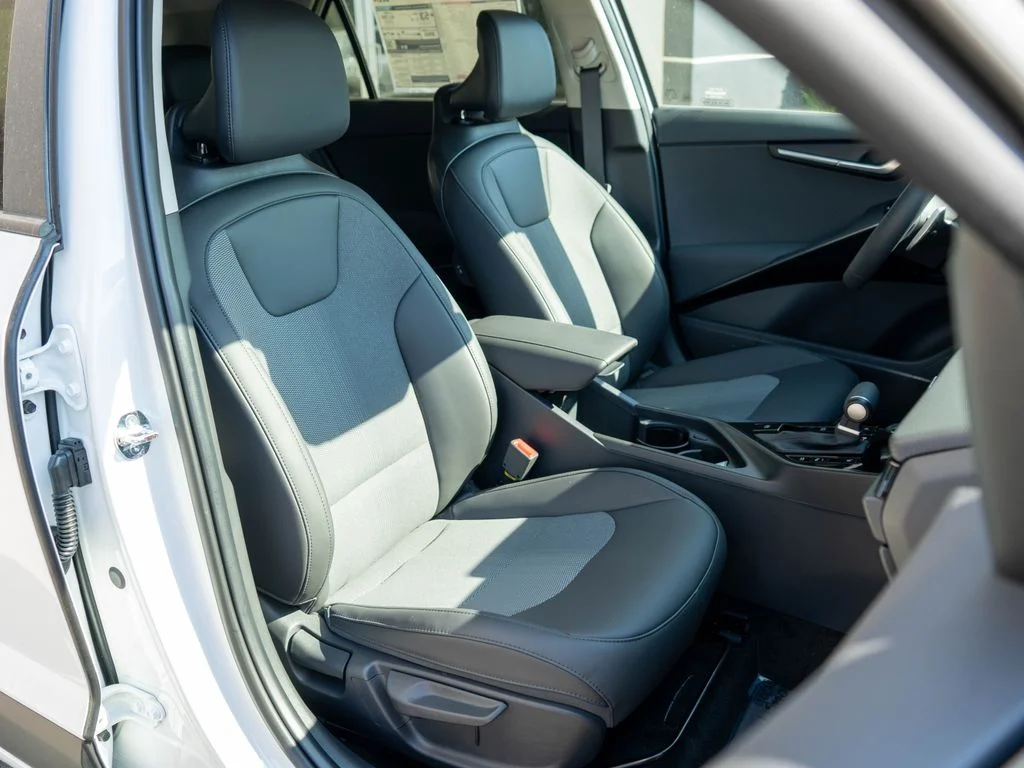 New 2026 Snow White Pearl Kia EX image 9