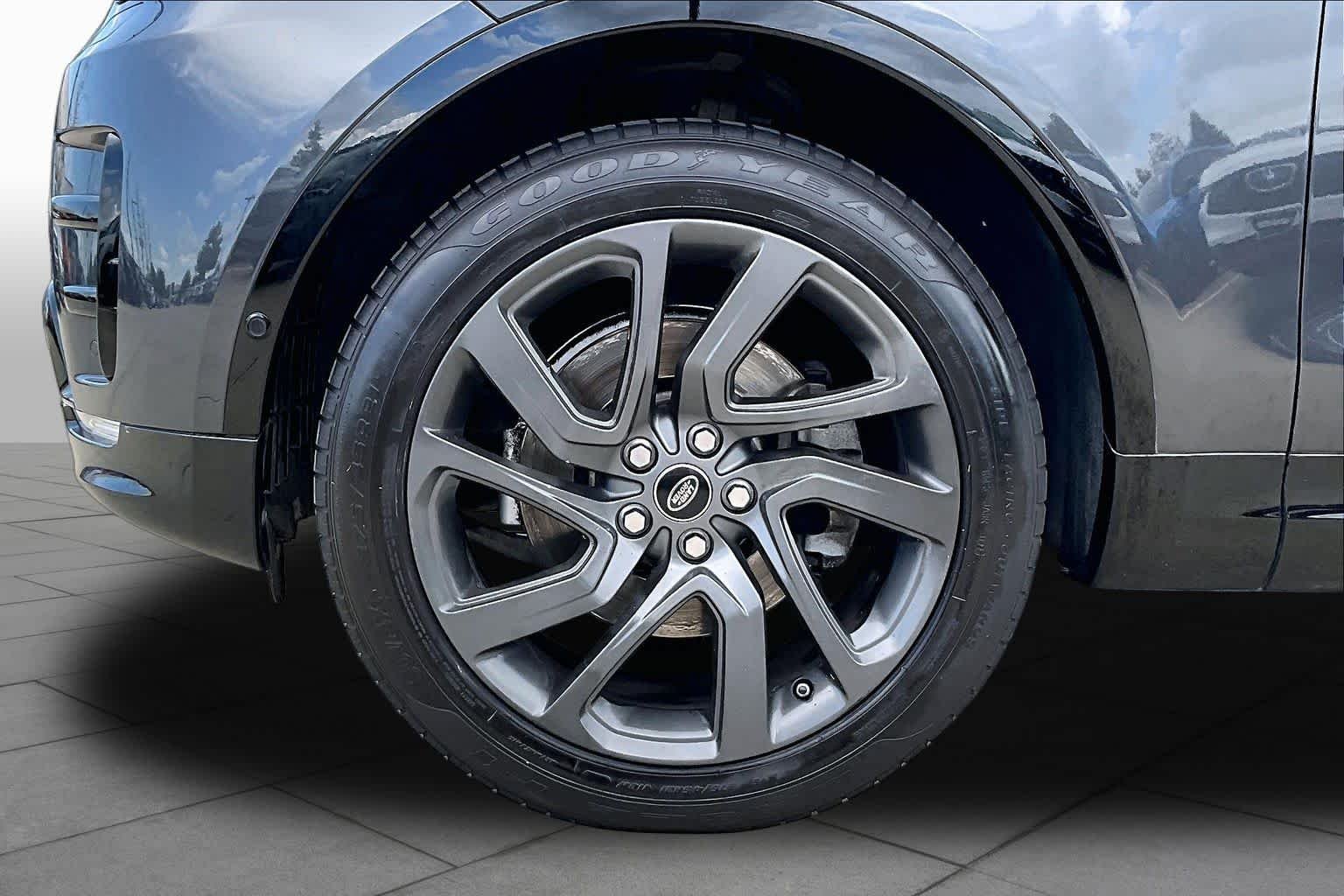 Used 2017 Carpathian Grey Premium Metallic Land Rover HSE Luxury image 11