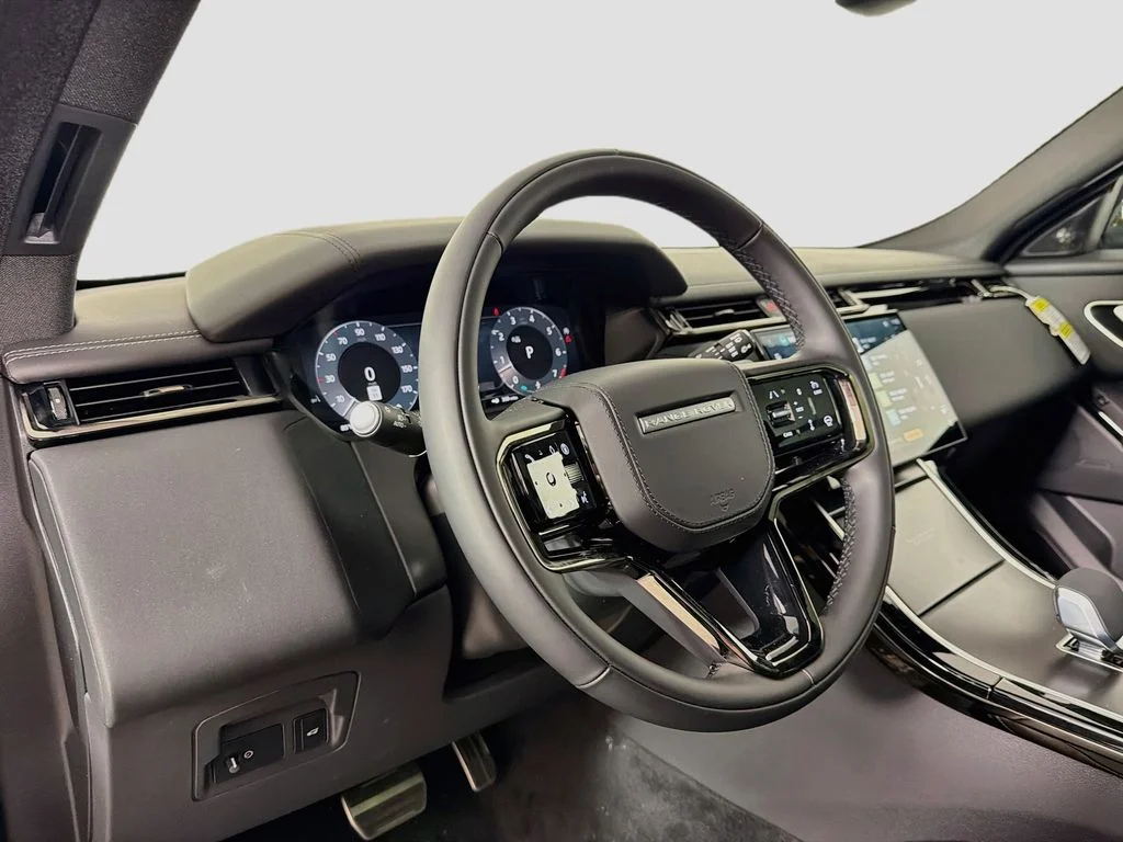 New 2026 Arroios Grey Land Rover P250 Base image 9