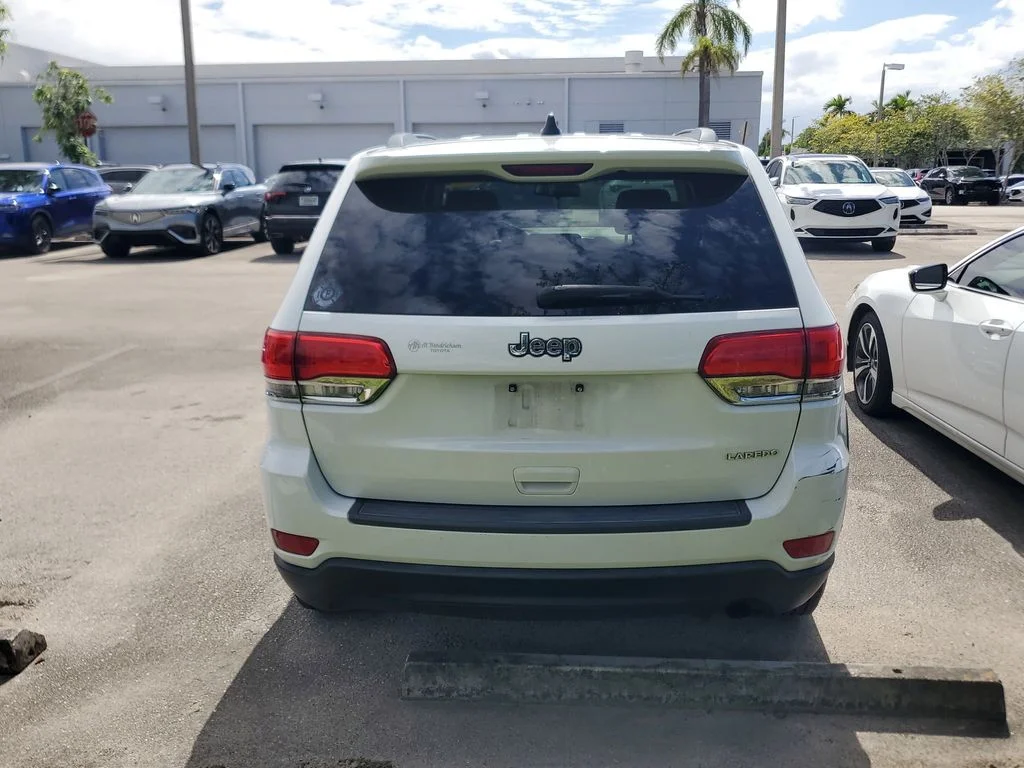 Used 2016 White/off-white Jeep Laredo image 7