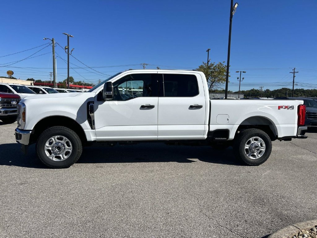 New 2027 Oxford White Ford F-250® XLT image 7