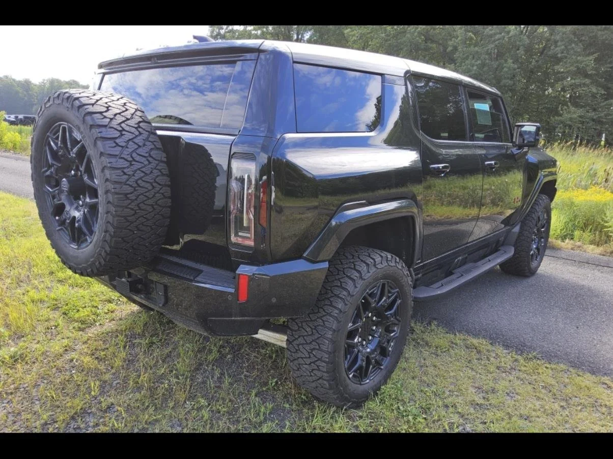 Used 2024 Void Black GMC 2X image 18