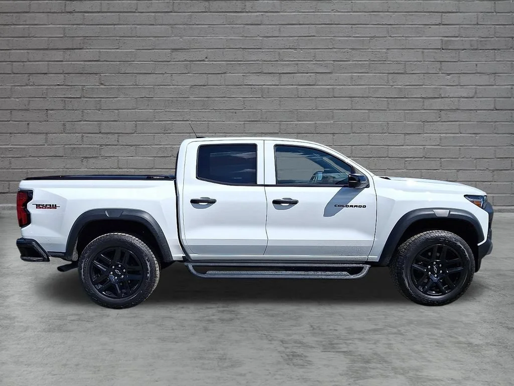 Used 2024 Summit White Chevrolet Trail Boss image 13