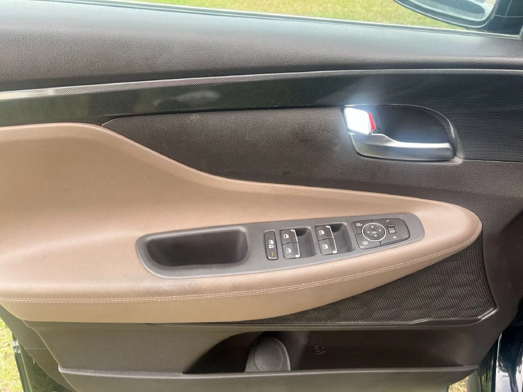 Used 2023 Black Hyundai SEL Convenience image 15