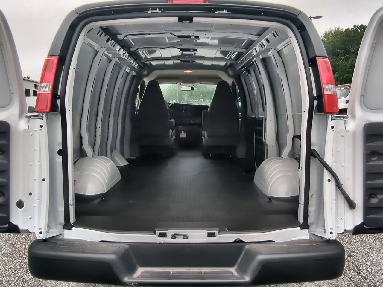 2025 Chevrolet Express Cargo Work Van - Photo 22