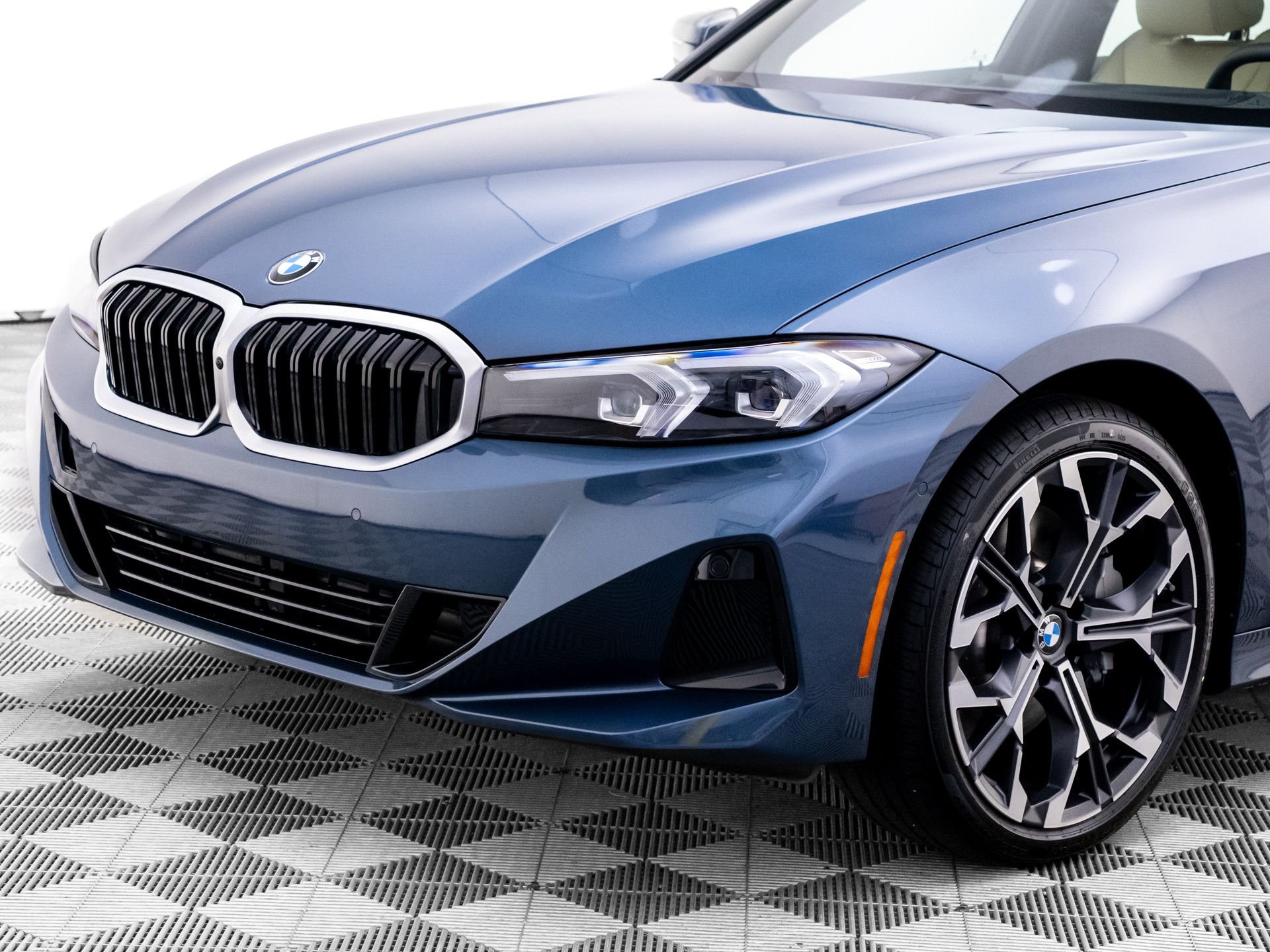 New 2026 Arctic Race Blue metallic BMW 330i xDrive image 37