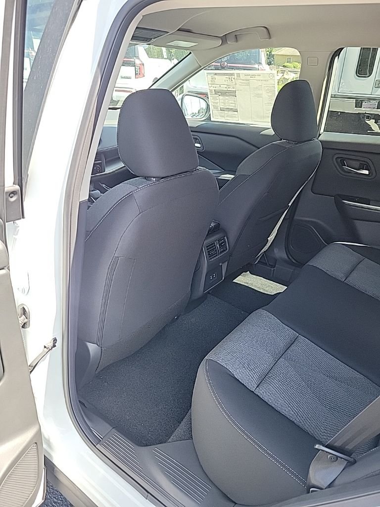 2026 Nissan Rogue SV - Photo 18