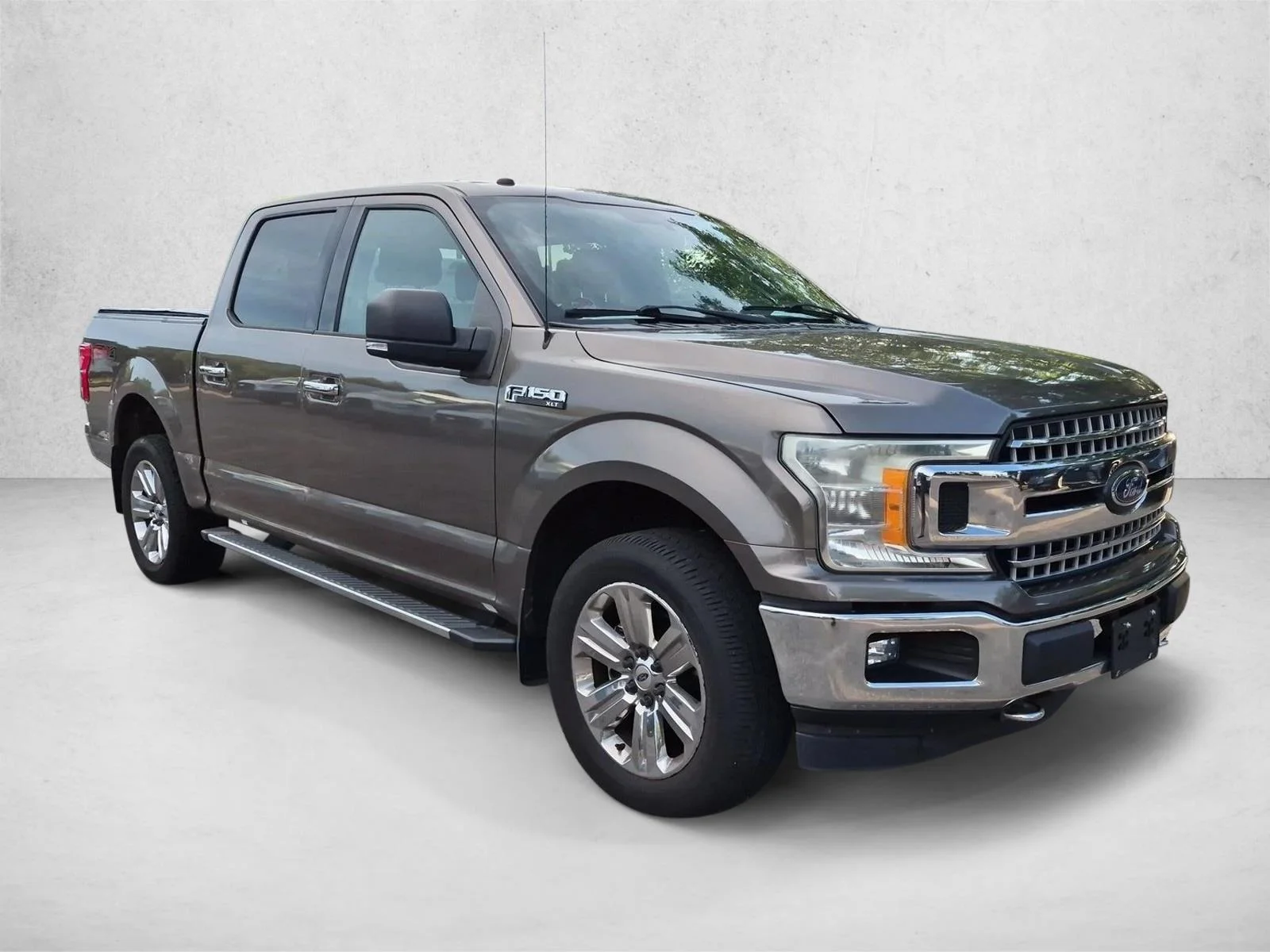 Used 2018 Stone Gray Ford XLT image 3