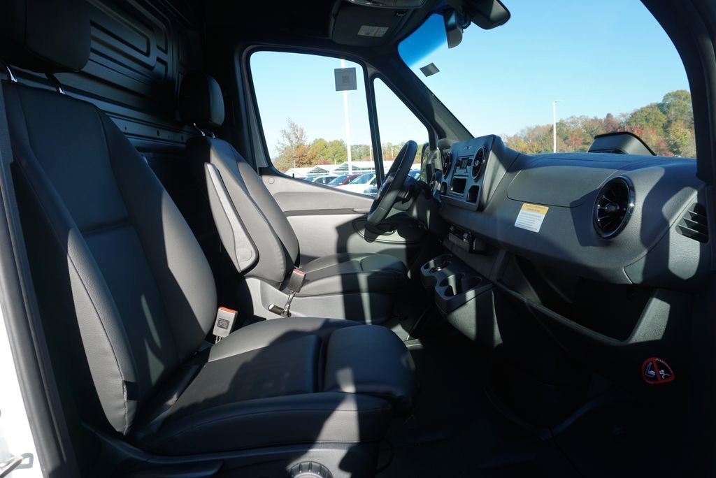 New 2025 Arctic White Mercedes-Benz  image 17