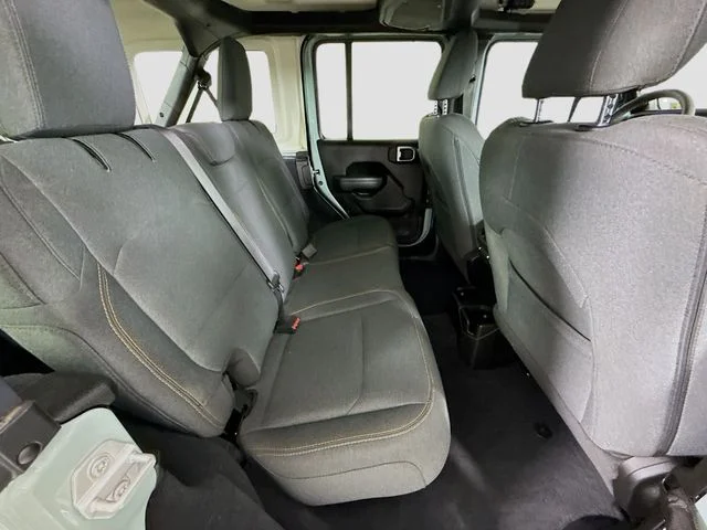 Used 2024  Jeep Sport S image 26