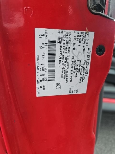 Used 2005 Red Ford  image 16
