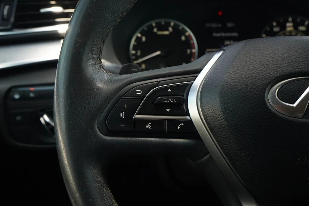 Used 2021 Black INFINITI LUXE image 30