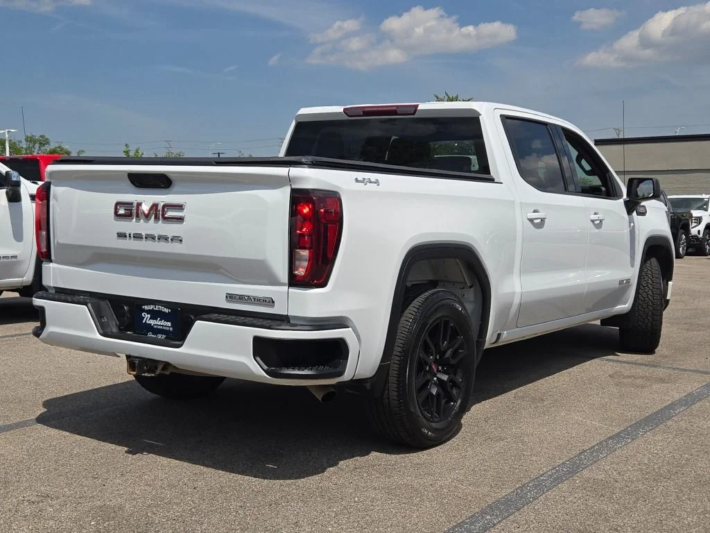 Used 2024 White GMC Elevation image 13