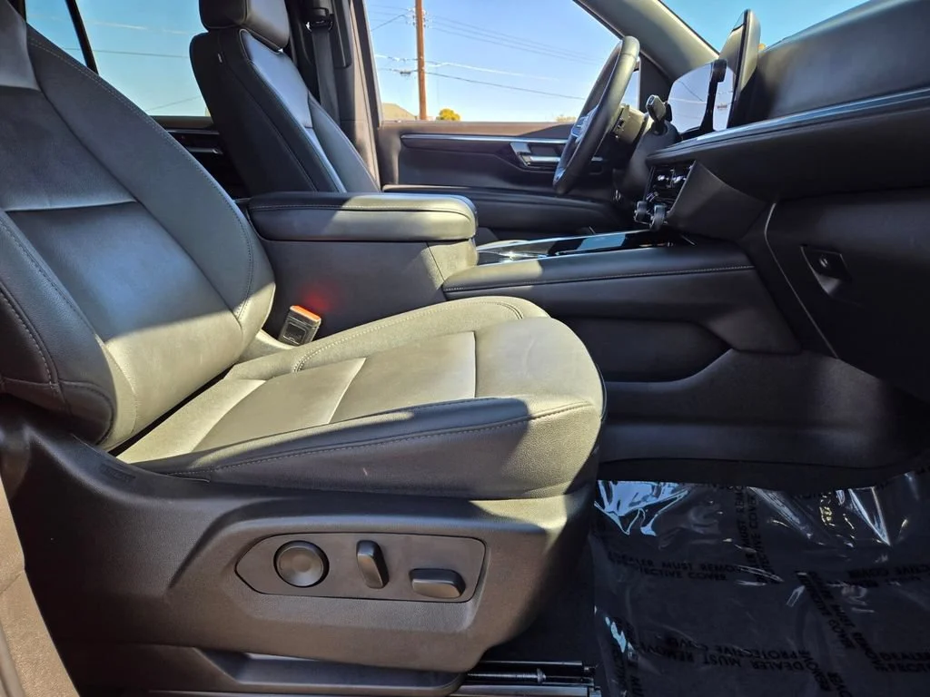 Used 2025 Lakeshore Blue Metallic Chevrolet LT image 16
