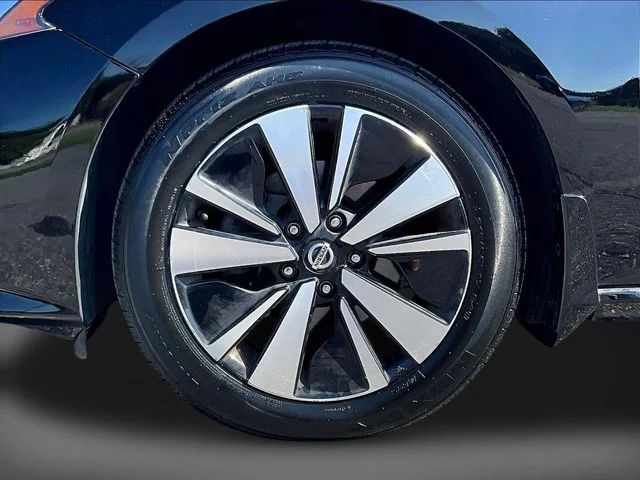 Used 2020 Black Nissan 2.5 SL image 38