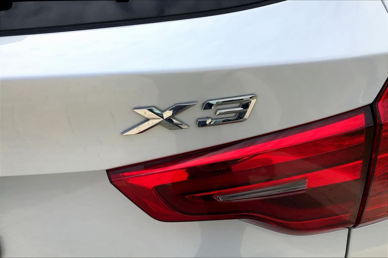 Used 2018 Mineral White Metallic BMW xDrive30i image 32