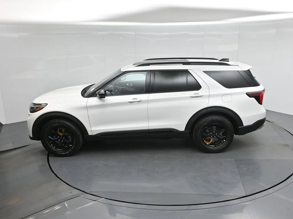 New 2026 Star White Metallic Tri-Coat Ford Tremor image 44