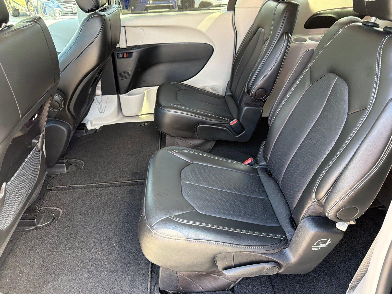 Used 2024 Fathom Blue Pearlcoat Chrysler Touring L image 6
