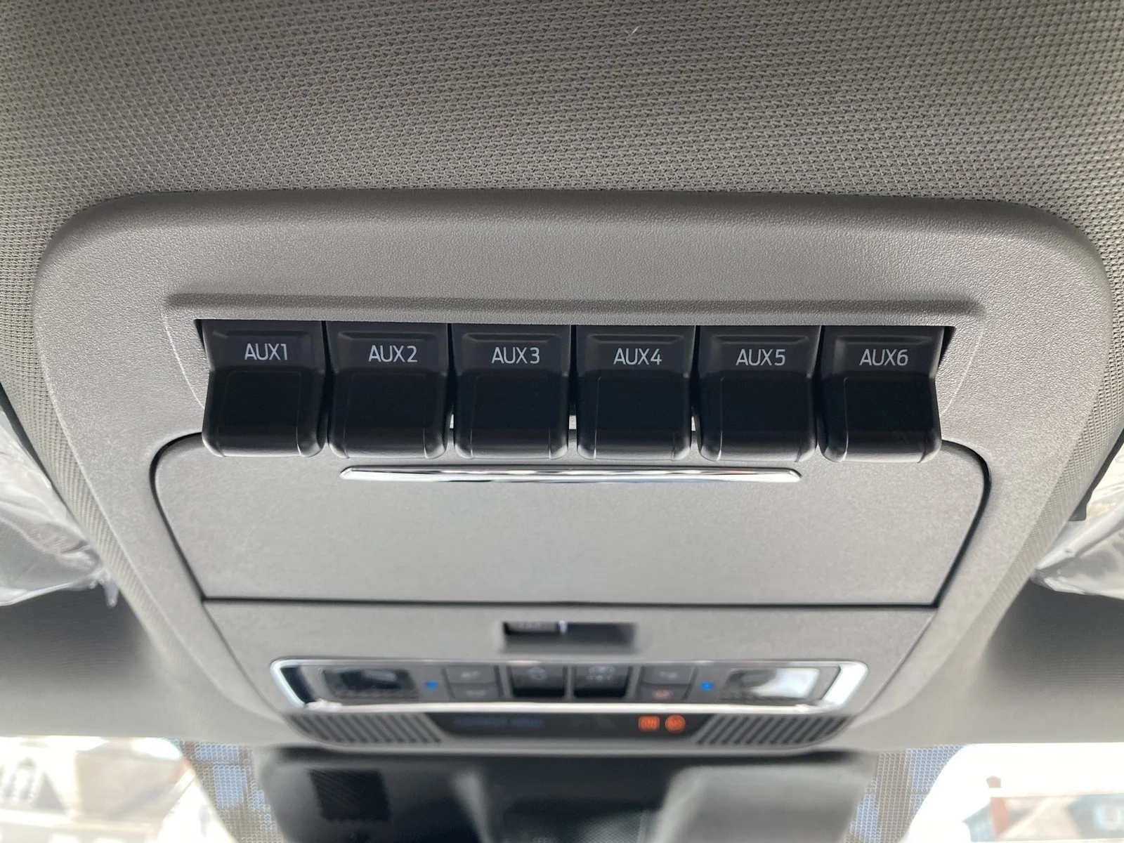 New 2026 Glacier Gray Metallic Tri-Coat Ford F-350® Lariat® image 30