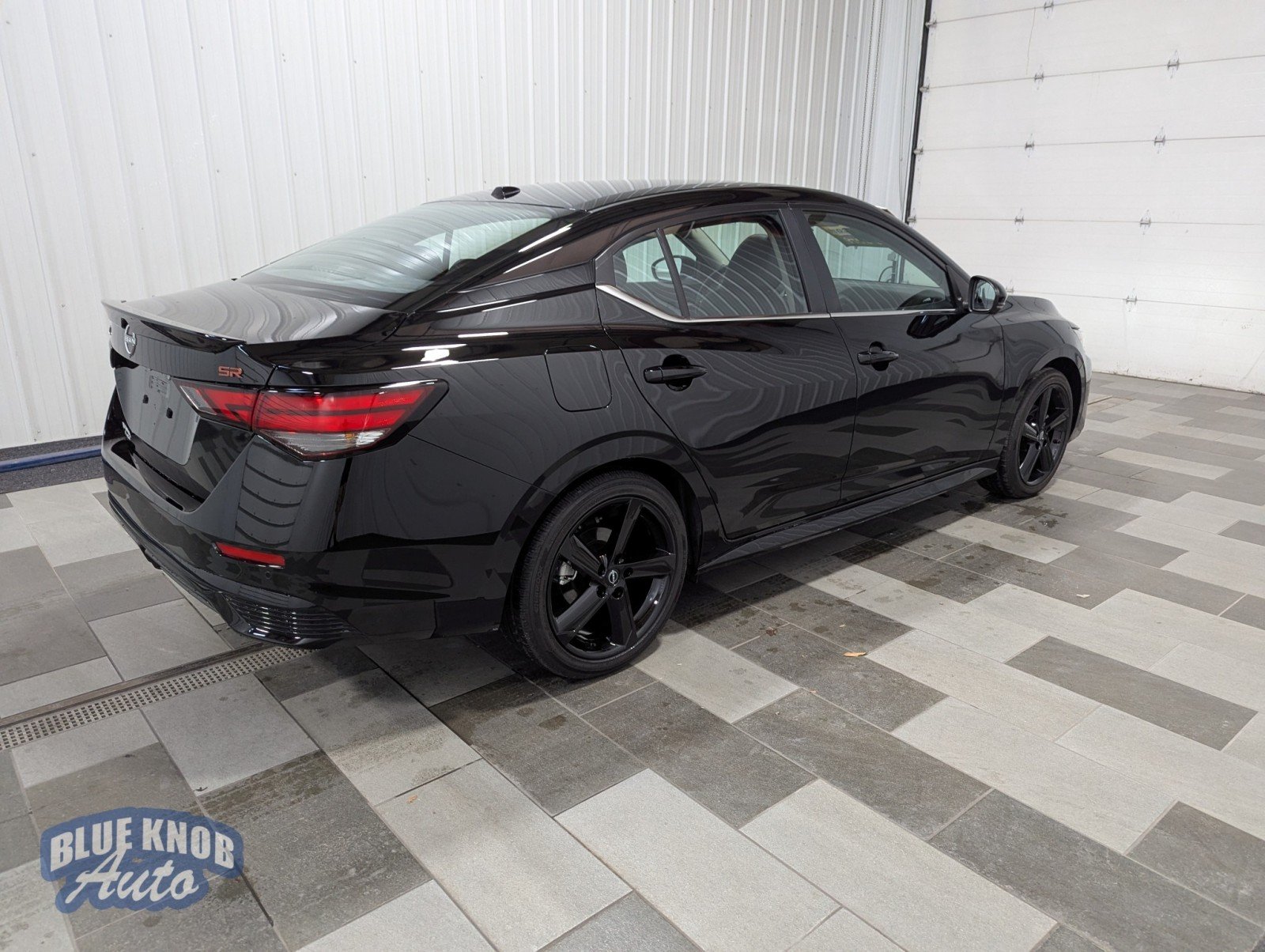 2025 Nissan Sentra SR photo 3