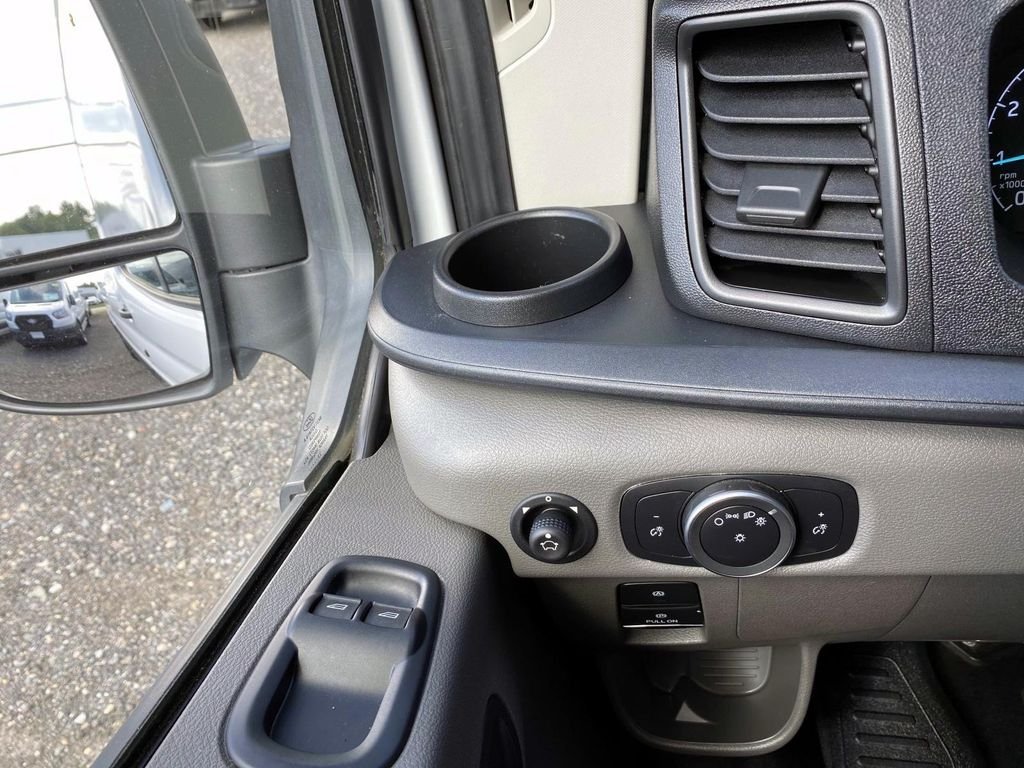 Used 2023 White Ford  image 30