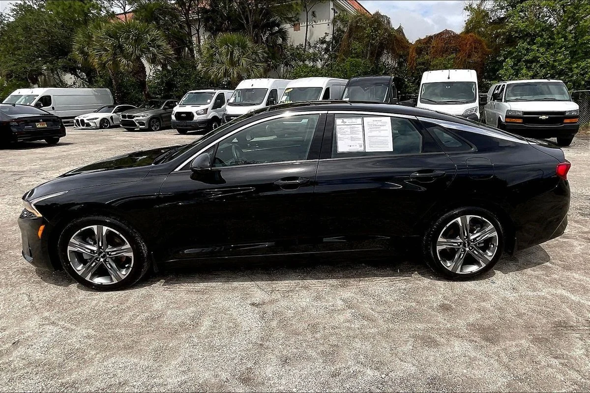 Used 2023  Kia EX image 30