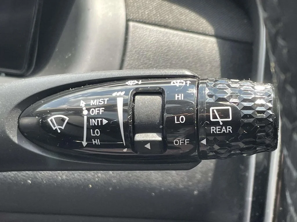 Used 2022 Silver Hyundai SEL Convenience image 25