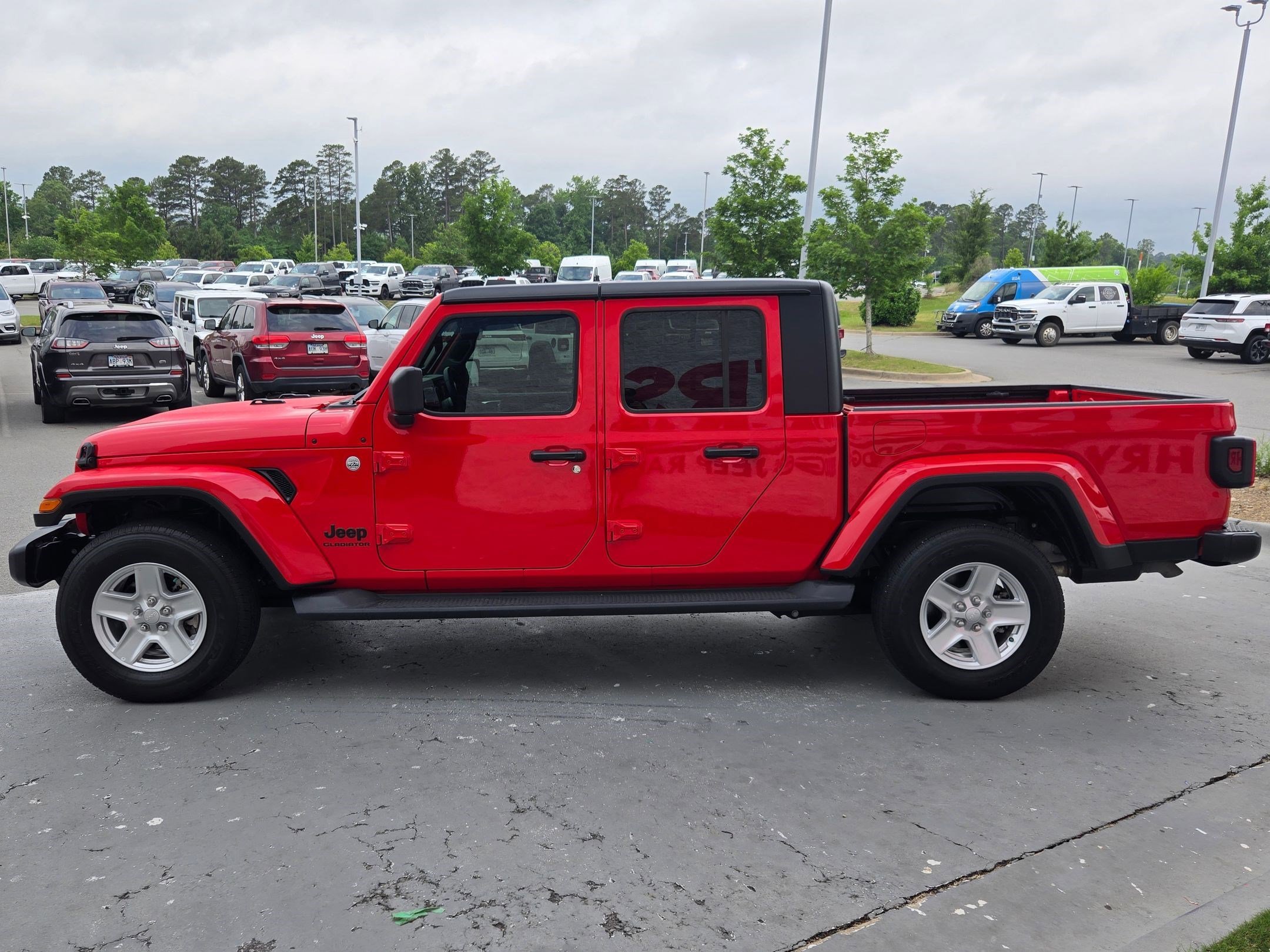 Used 2021 Firecracker Red Clearcoat Jeep Sport S image 4
