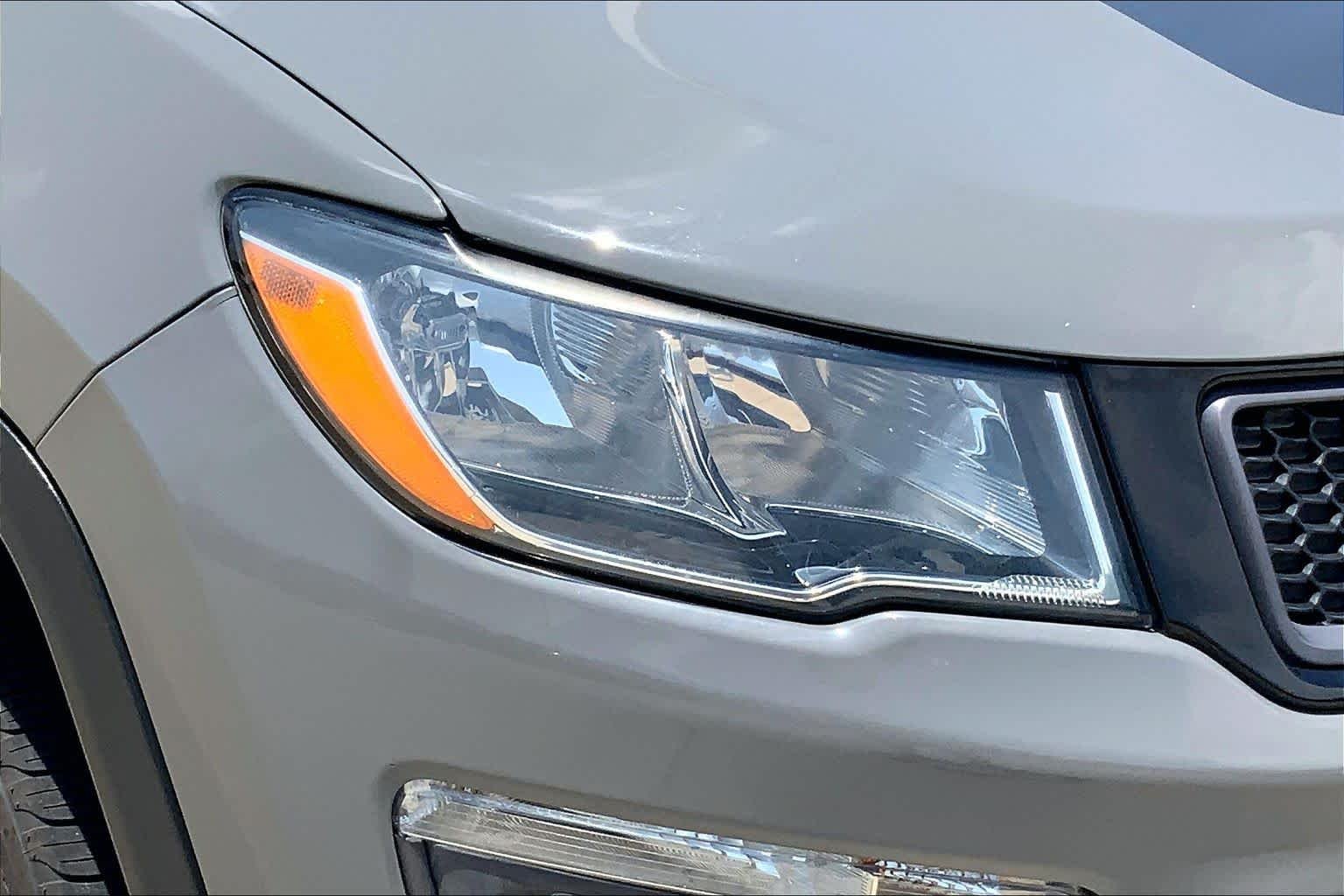 Used 2020 Sting-Gray Clearcoat Jeep Trailhawk image 27