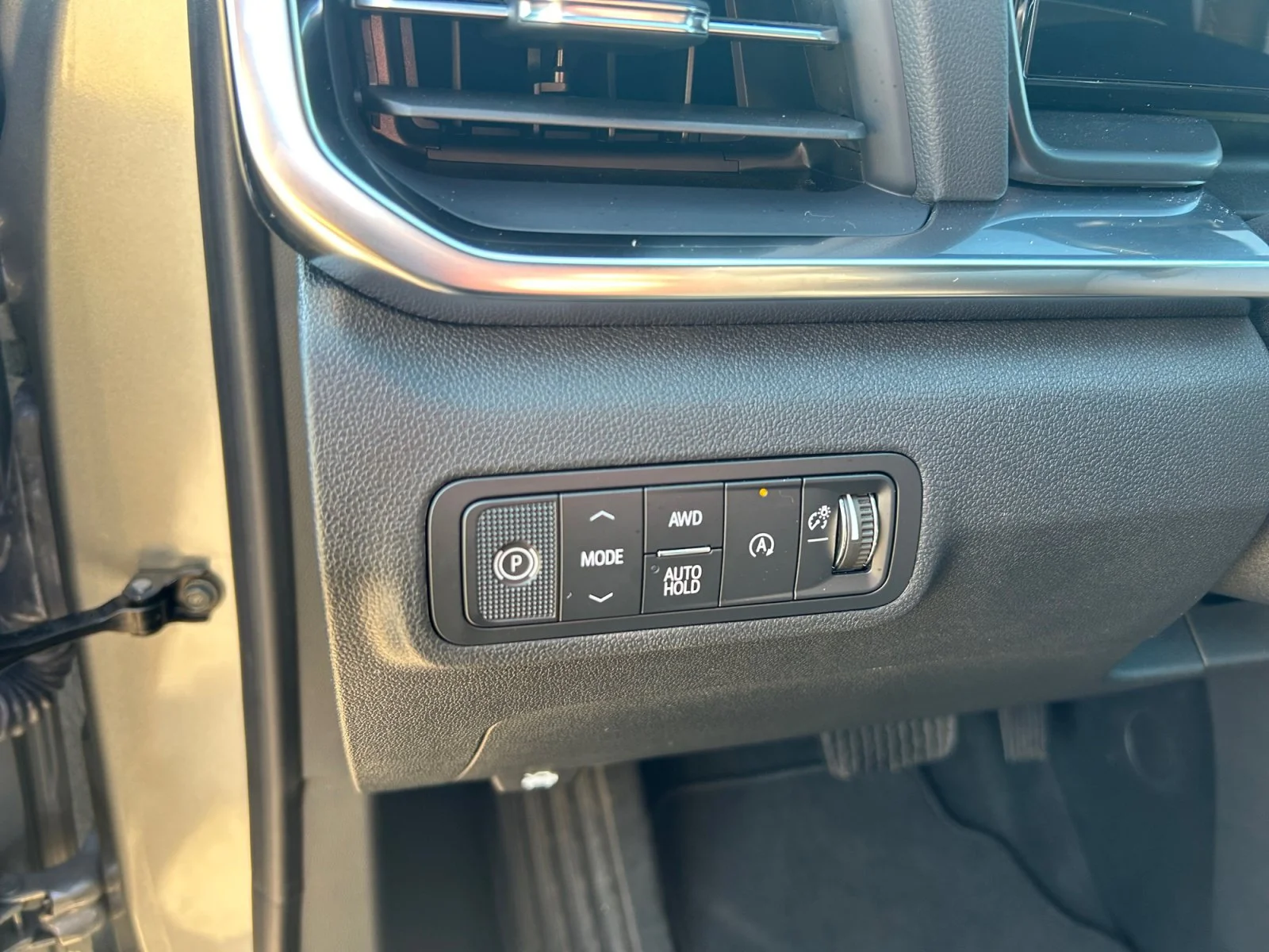 New 2027 Sterling Metallic GMC AWD Elevation image 15