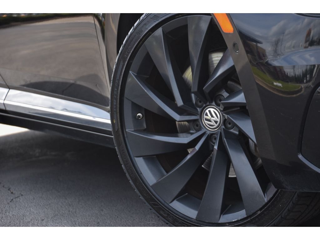Used 2020 Deep Black Pearl Volkswagen SEL Premium R-Line image 10