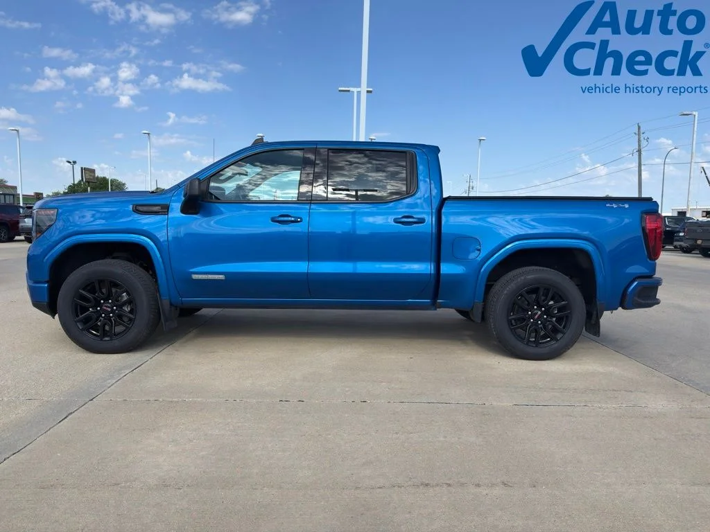 Used 2022 Blue GMC Elevation image 8