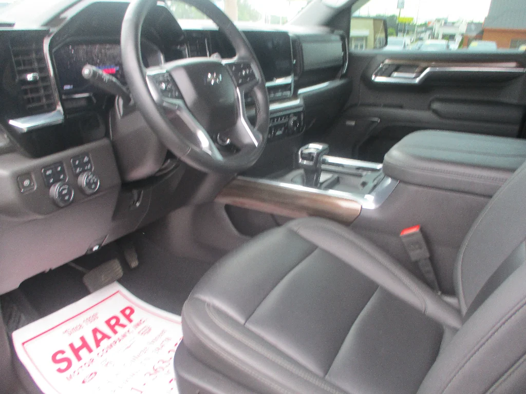 Used 2024 STERLING GRAY METALLIC Chevrolet LT Trail Boss image 4