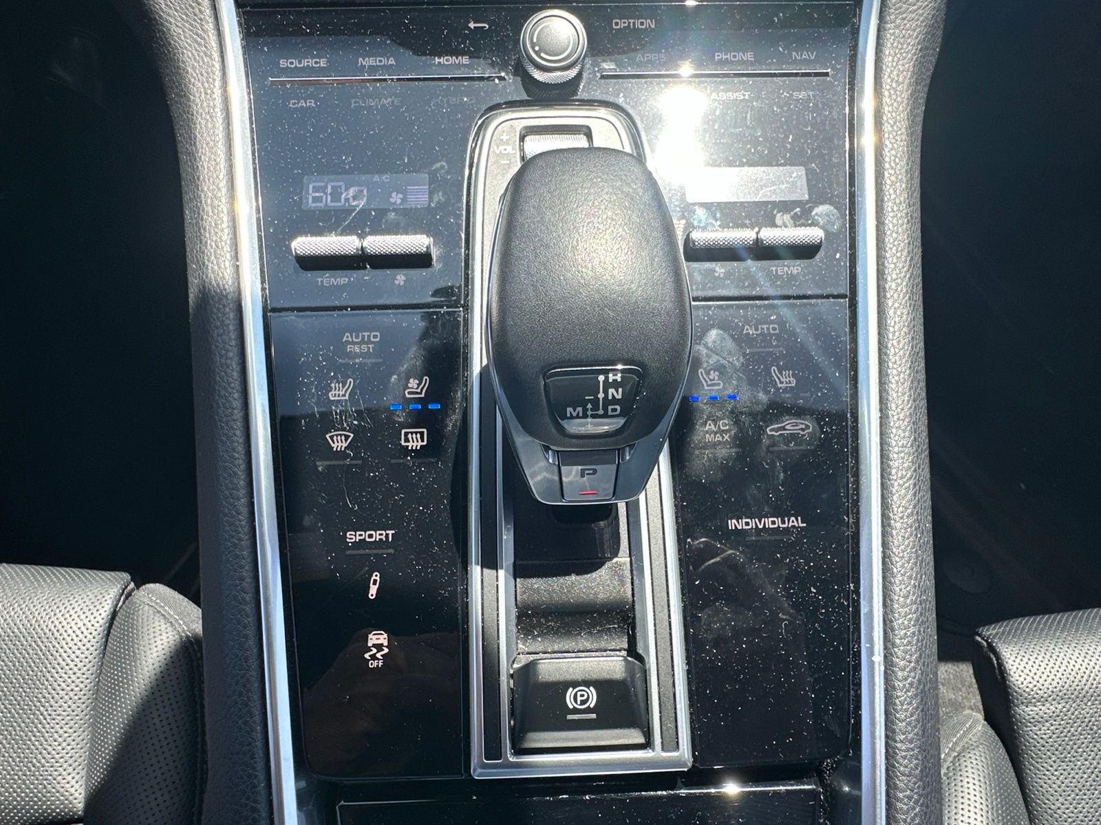 Used 2023 Chalk Porsche Platinum Edition image 22