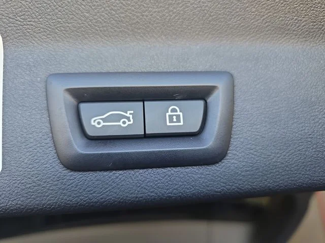 Used 2022 Blue BMW xDrive30i image 16