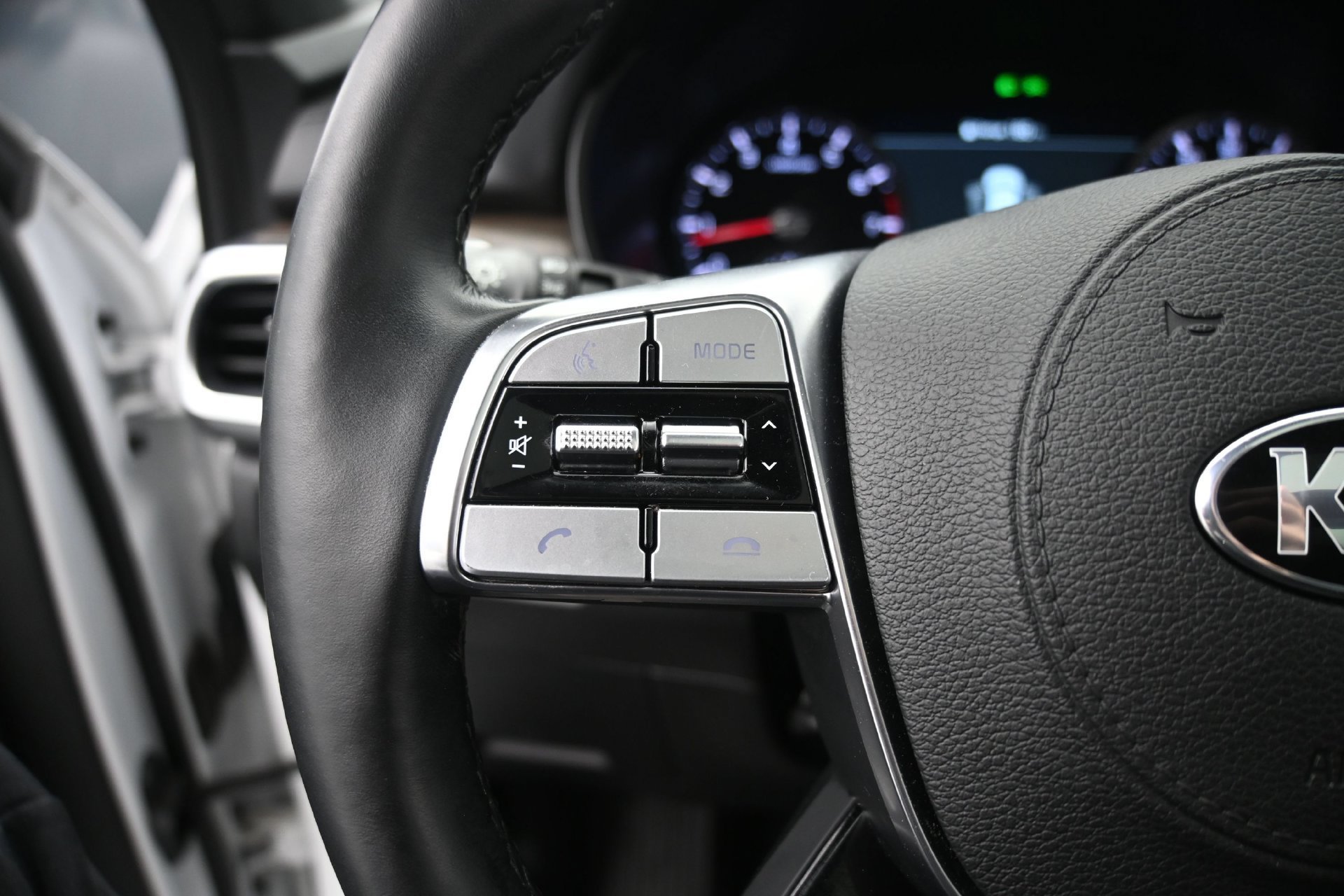Used 2020 Snow White Pearl Kia SX AWD image 26