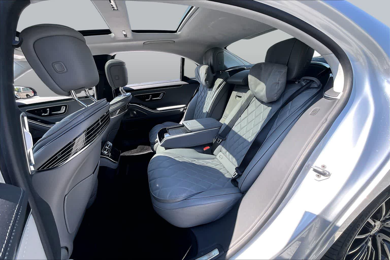 Used 2022 Cirrus Silver Mercedes-Benz S 580 image 21